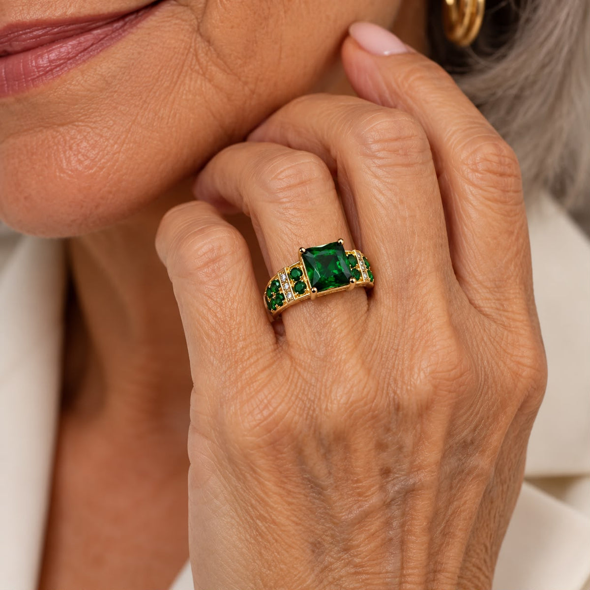 Exquisite Emerald Ring | Gold